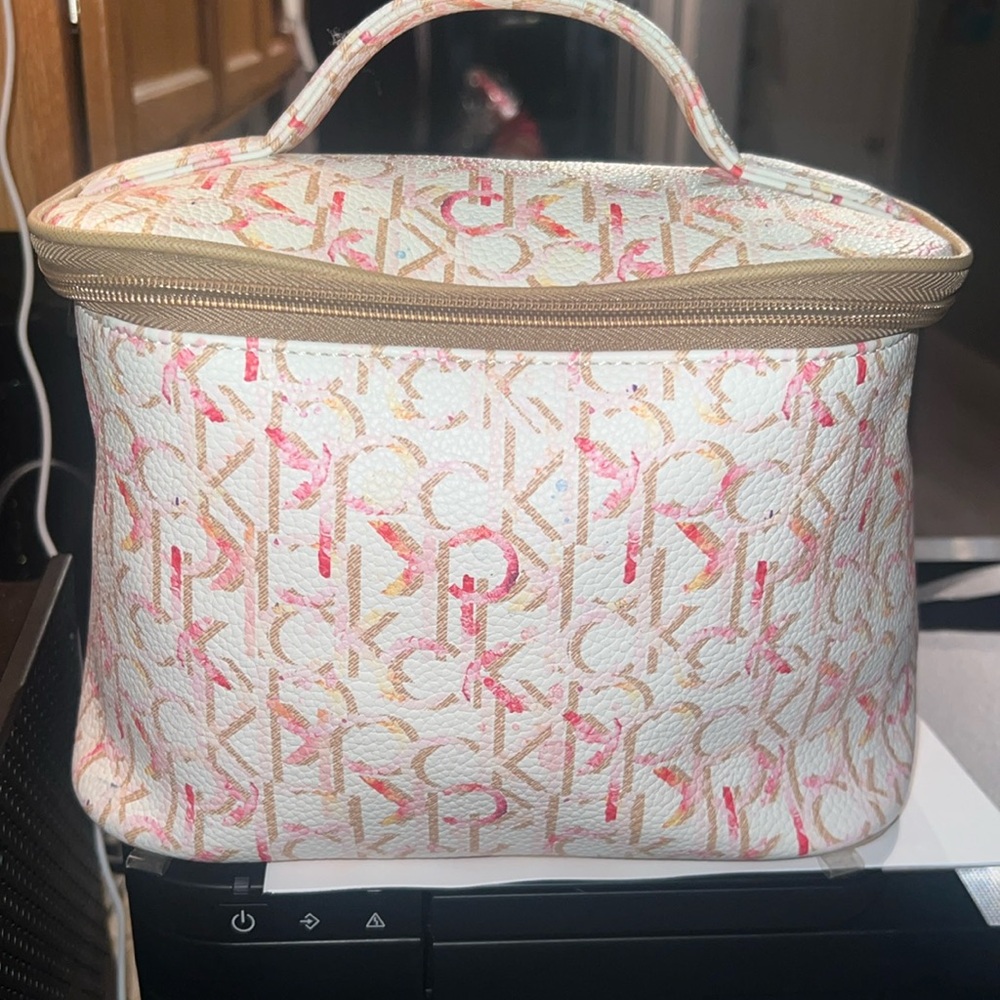 CALVIN KLEIN LOGO PINK COSMETIC CASE GUC